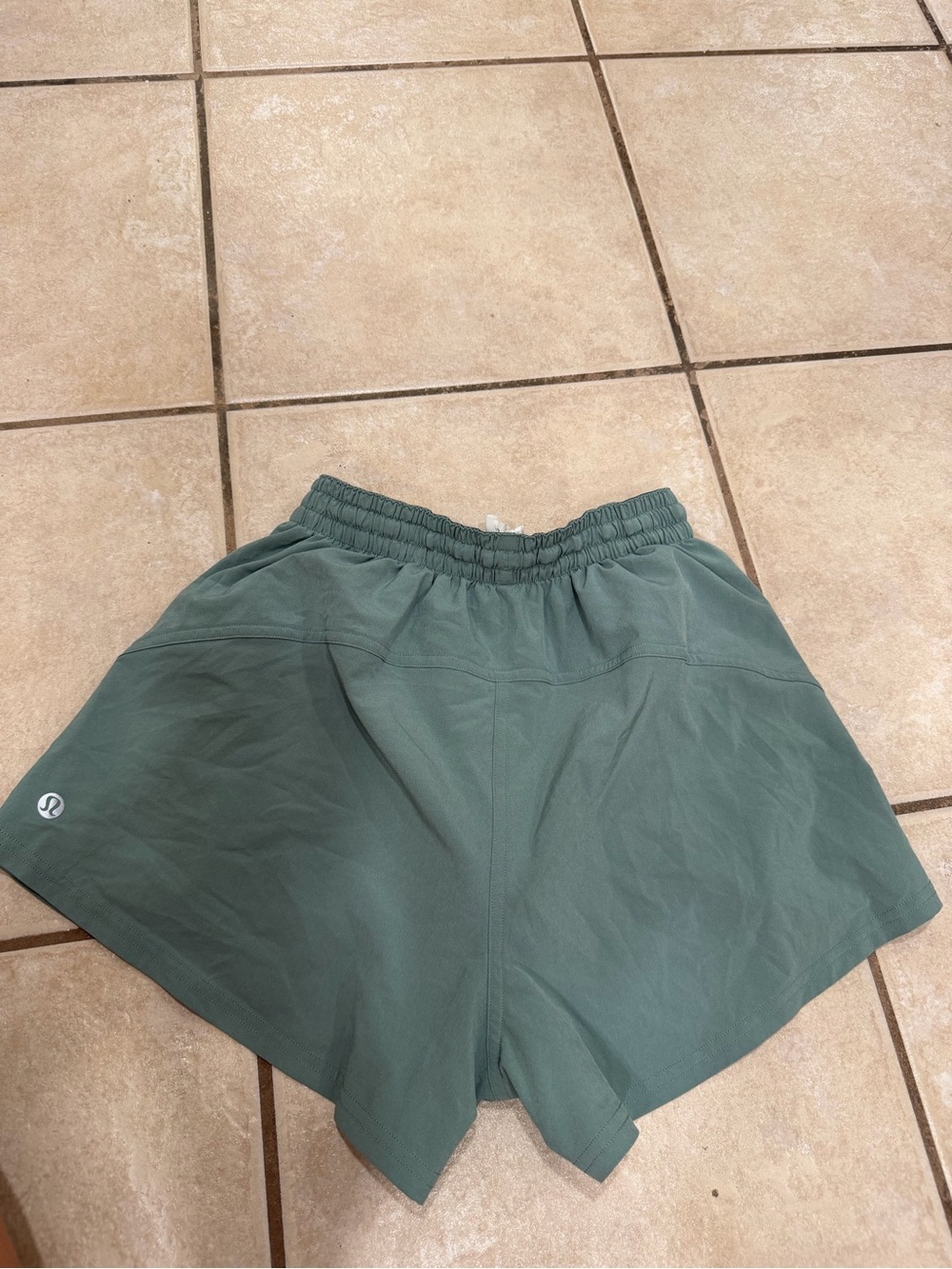 Lululemon Lightweight High Rise Relaxed Short 3” - Picture 3 of 4